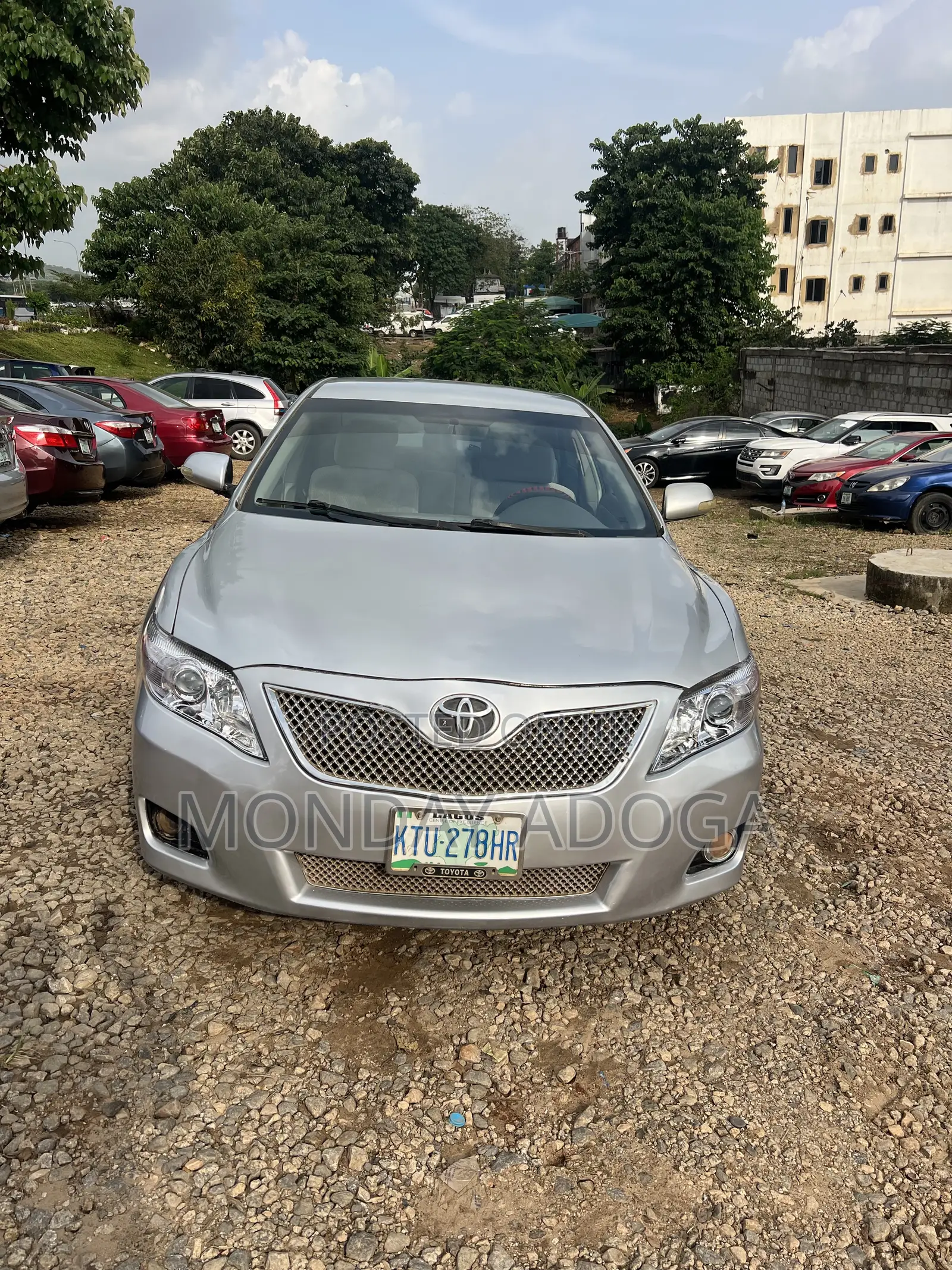 Toyota Camry Base 4dr Sedan (2.5L 4cyl 6M) 2010 Silver