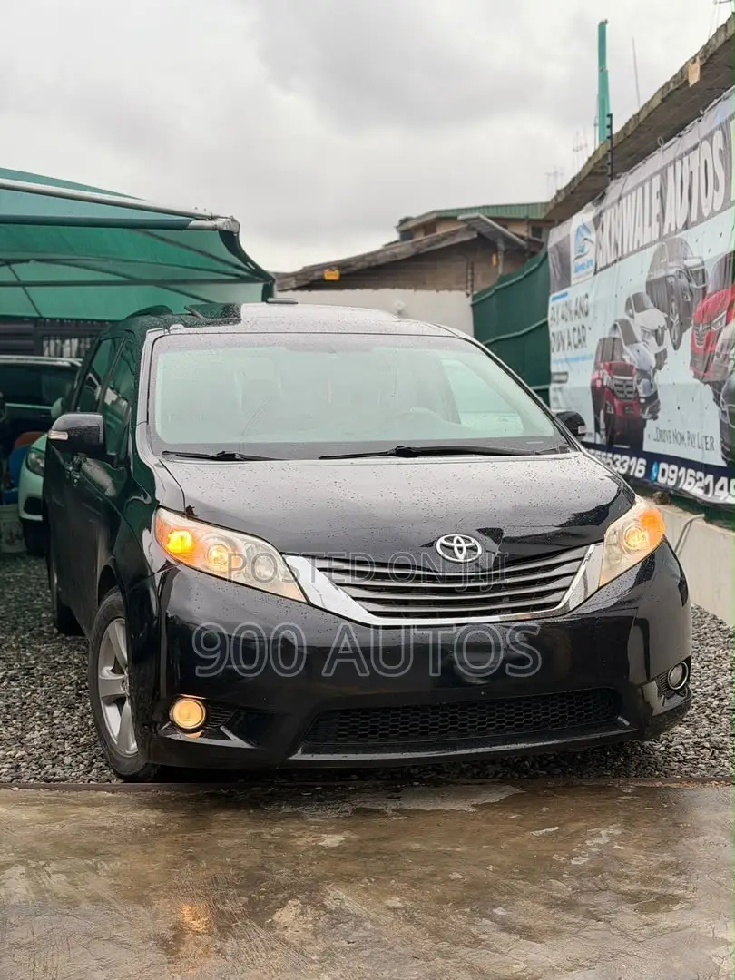 Toyota Sienna 2014 Black