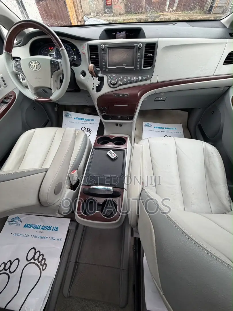 Toyota Sienna 2014 Black
