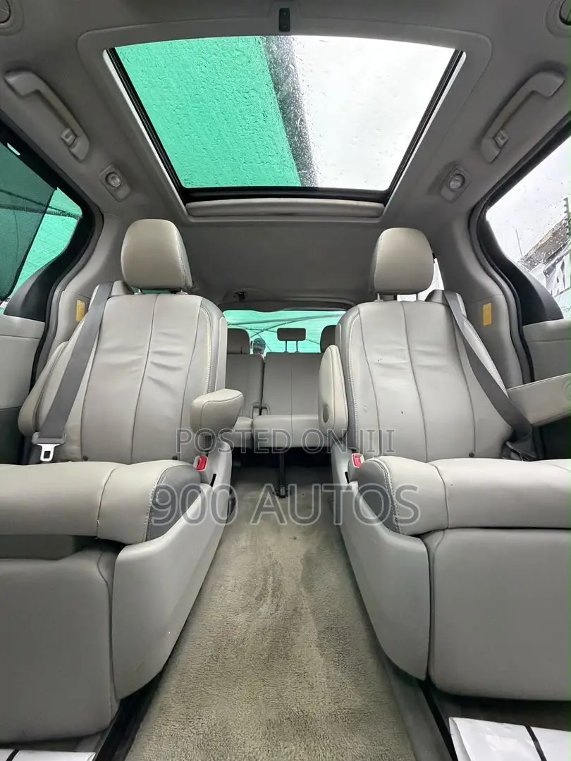 Toyota Sienna 2014 Black
