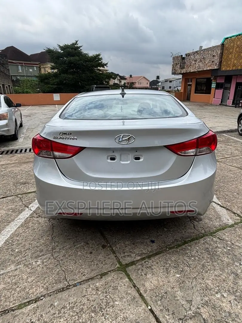 Hyundai Elantra 2011 Silver