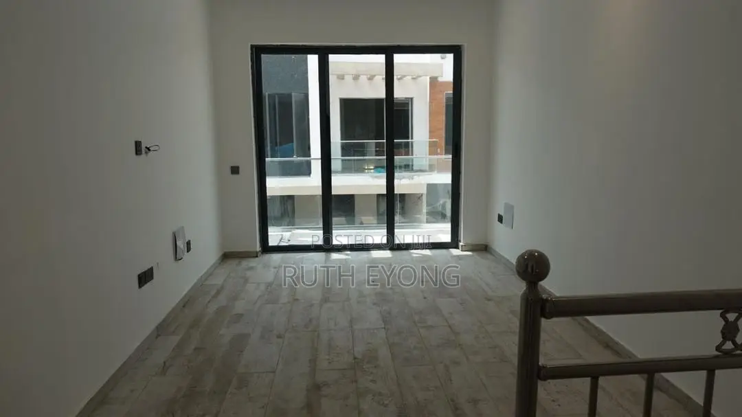 4bdrm Duplex in Ogombo for rent