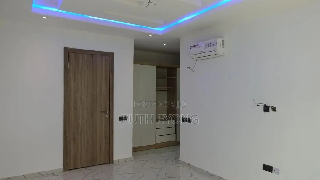 4bdrm Duplex in Ogombo for rent