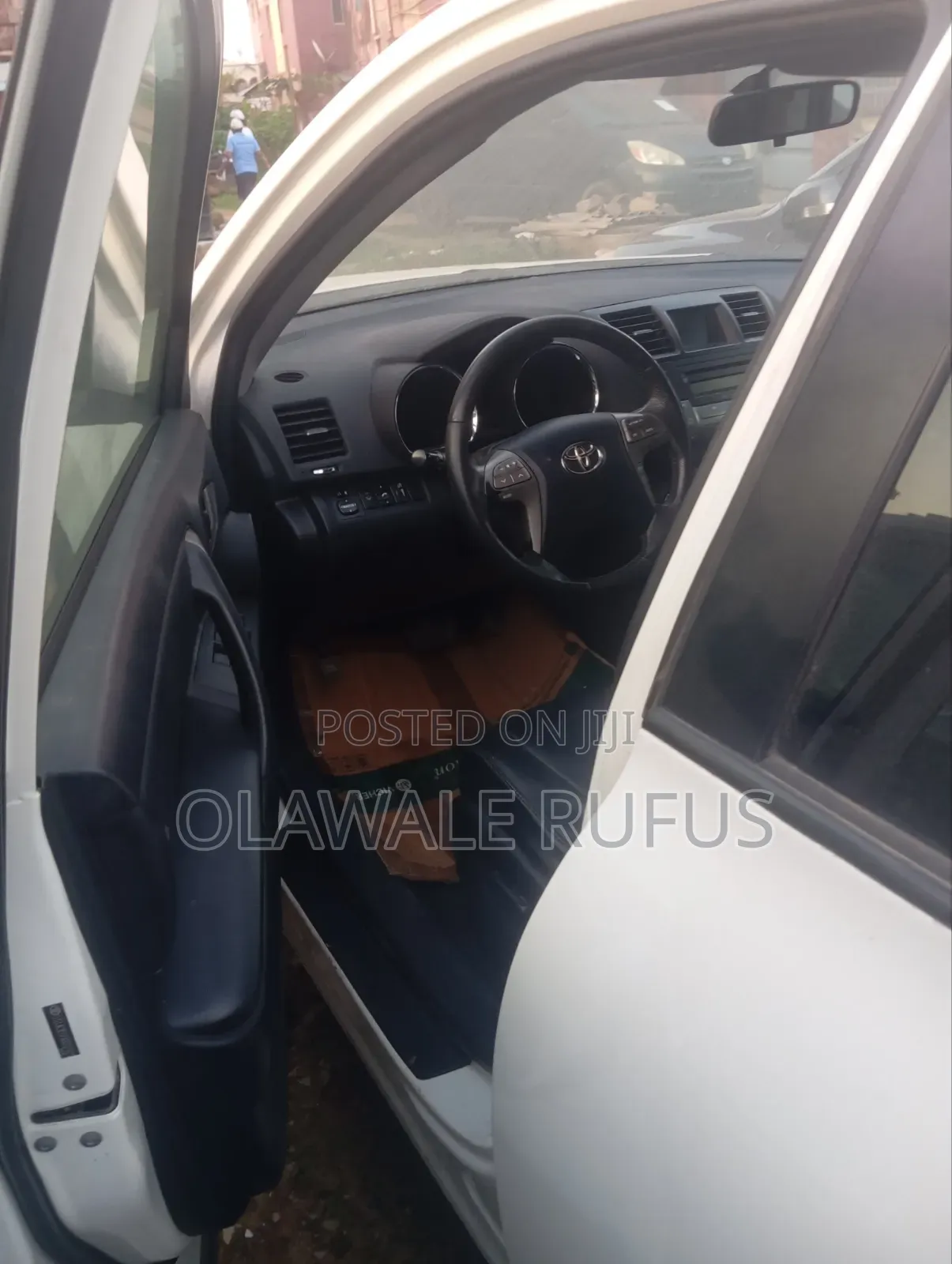 Toyota Highlander SE 2011 Off white