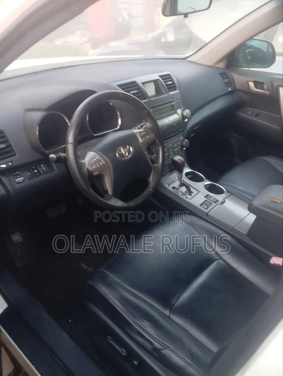 Toyota Highlander SE 2011 Off white