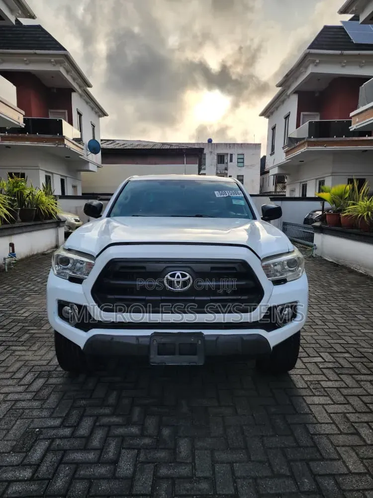 Toyota Tacoma 2017 White