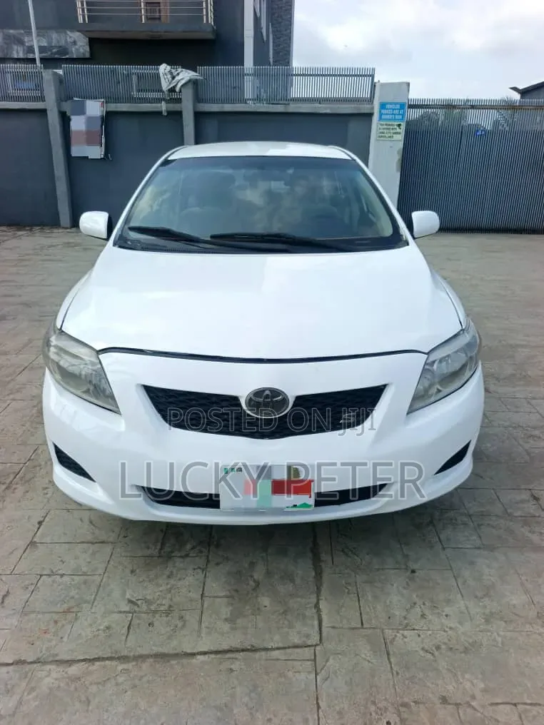 Toyota Corolla LE 4dr Sedan (1.8L 4 cyl 4A) 2009 White