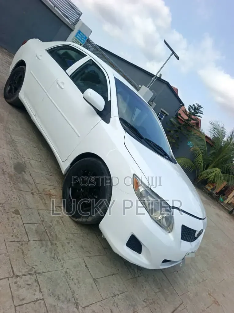 Toyota Corolla LE 4dr Sedan (1.8L 4 cyl 4A) 2009 White