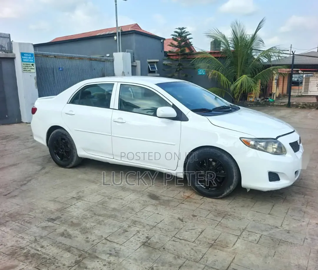 Toyota Corolla LE 4dr Sedan (1.8L 4 cyl 4A) 2009 White
