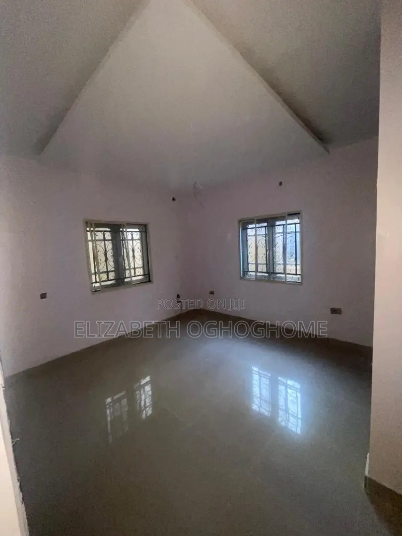 2bdrm Apartment in Lekki Phase 1 for rent