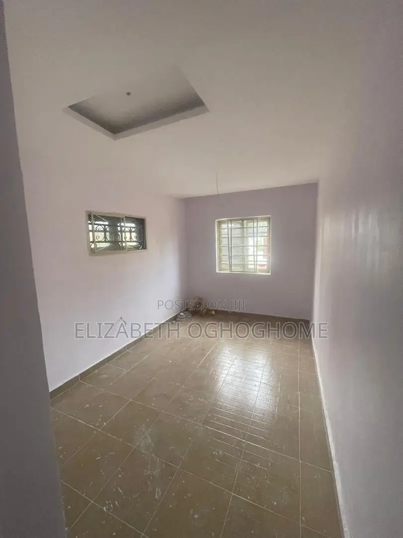 2bdrm Apartment in Lekki Phase 1 for rent