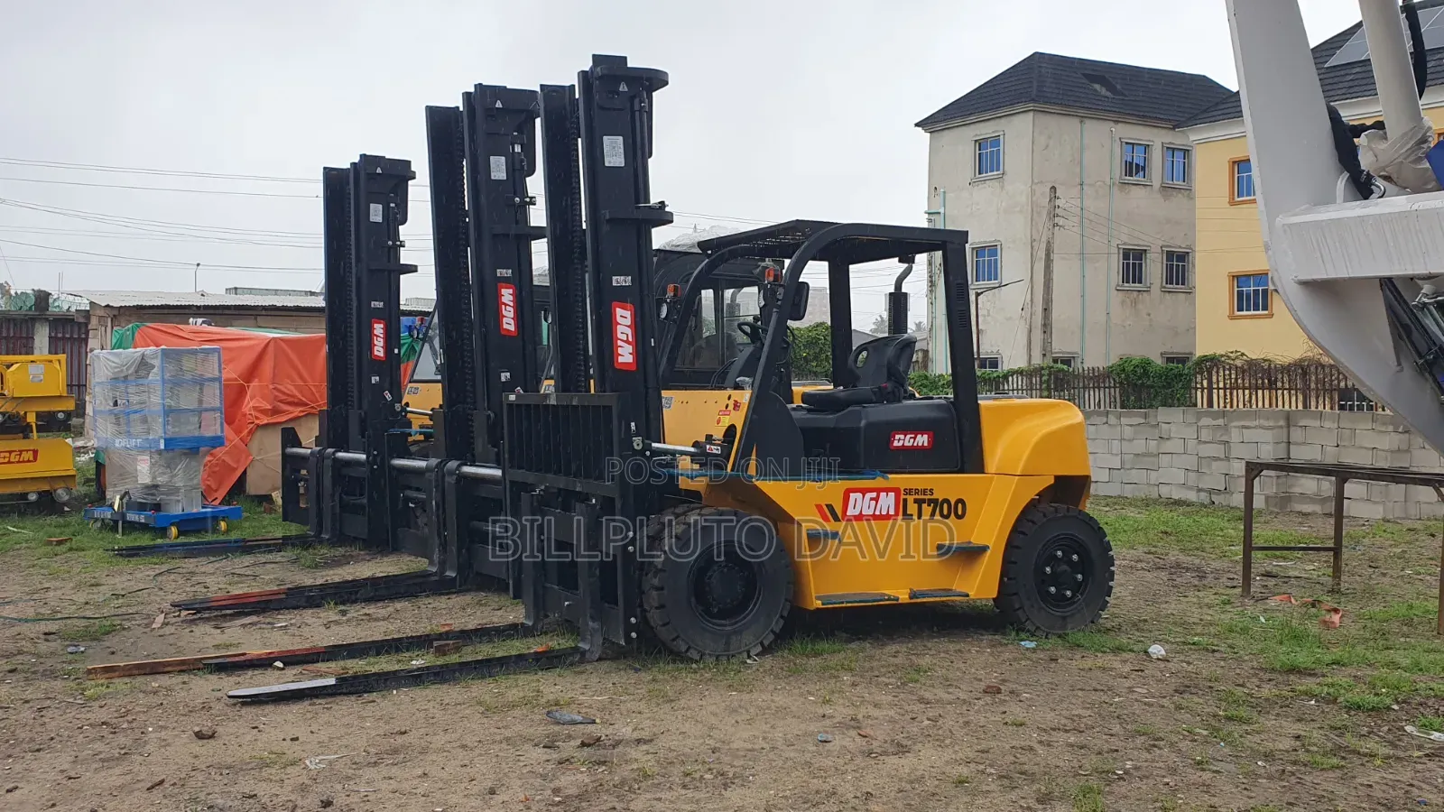 LT1000 Series Heavy-Duty Diesel Forklift Overhead Guard Andsolid Tires