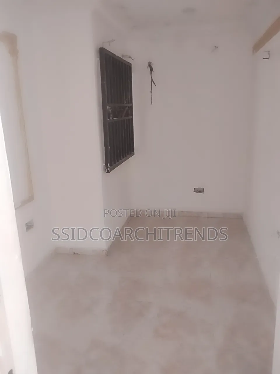 A Neatly Used 65sqms Shop Space for Rent 25m Lekki Phase 1
