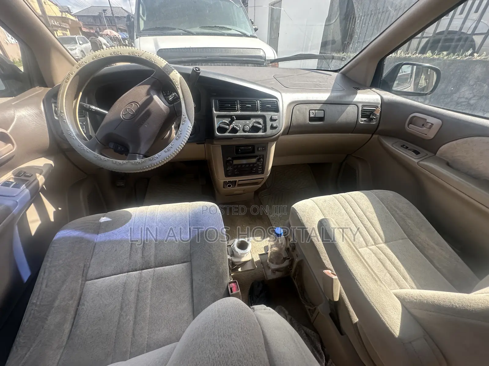 Toyota Sienna LE 4dr 1999 Gold