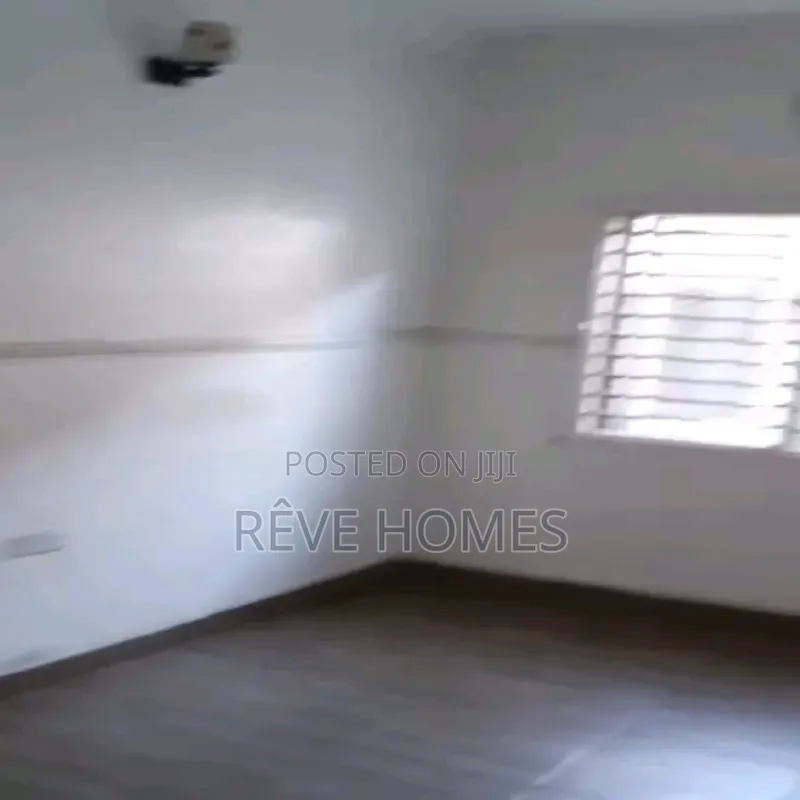 3bdrm Block of Flats in Soluyi for rent