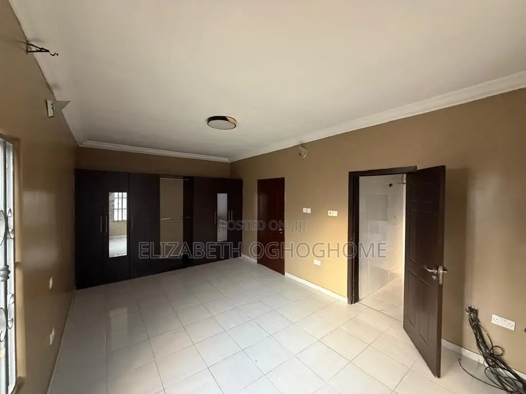 4bdrm Duplex in Lekki Phase 1 for rent