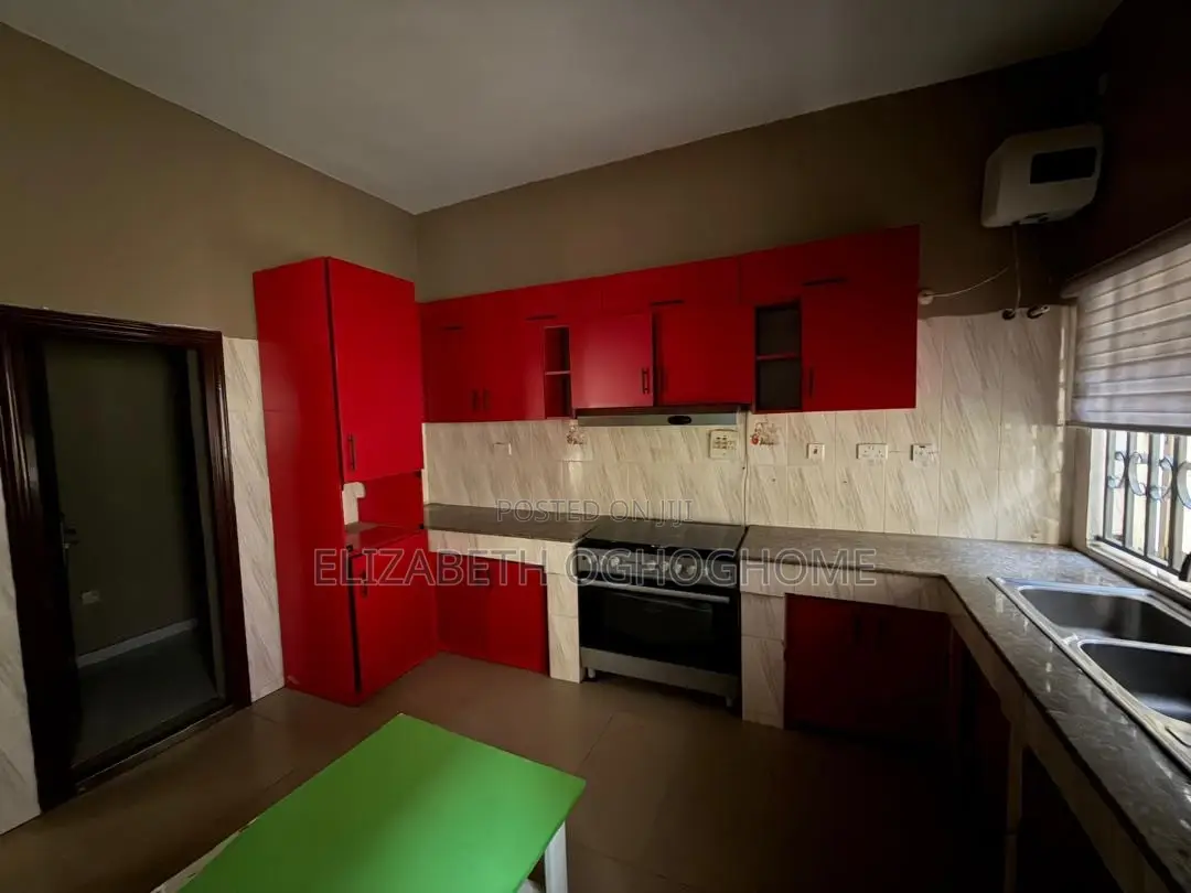4bdrm Duplex in Lekki Phase 1 for rent