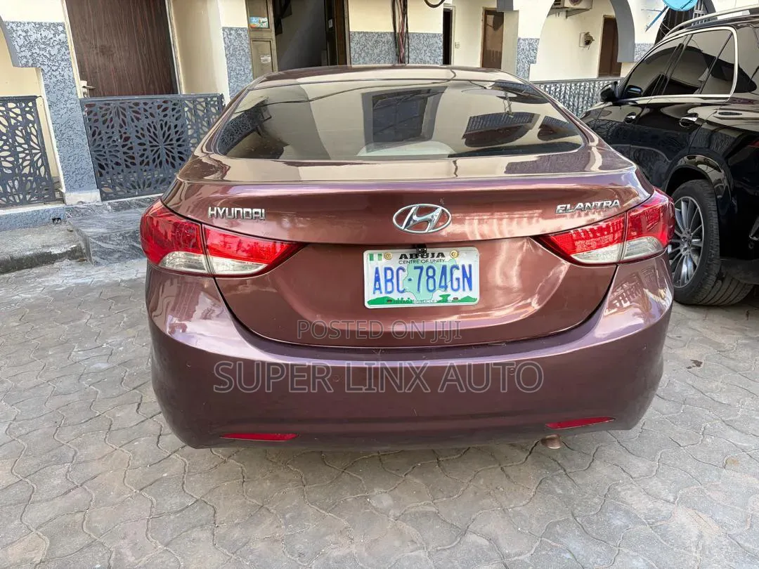 Hyundai Elantra 2013 Gold