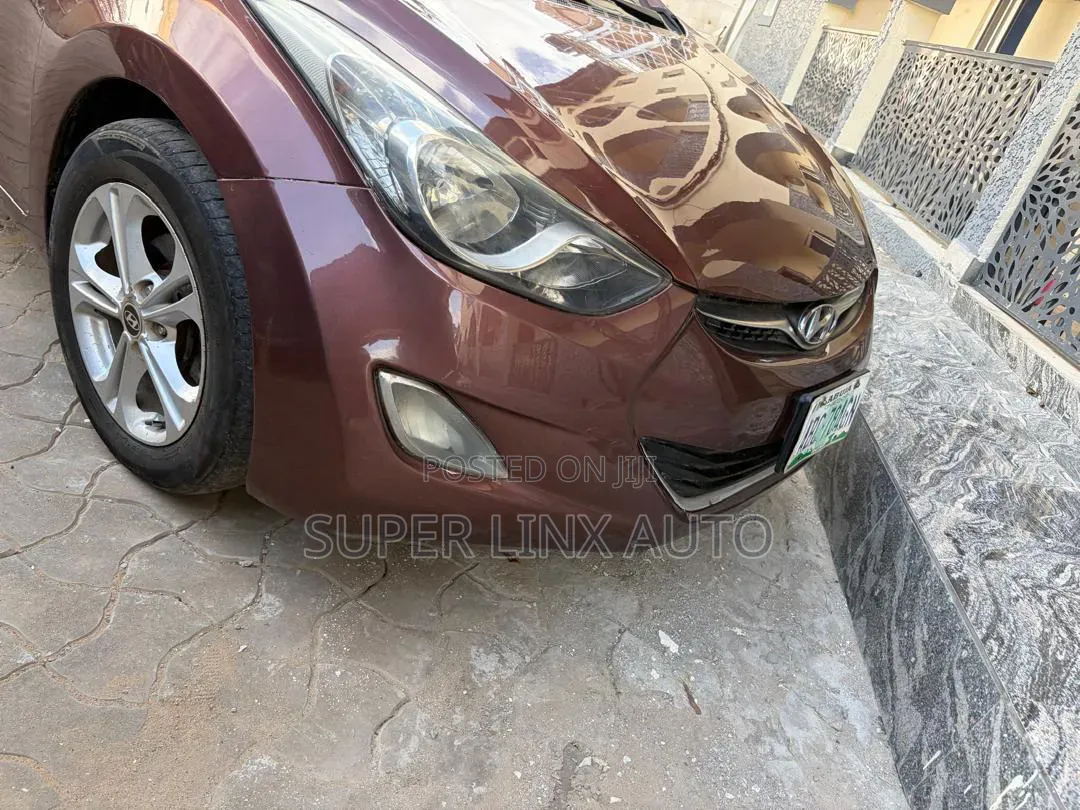 Hyundai Elantra 2013 Gold