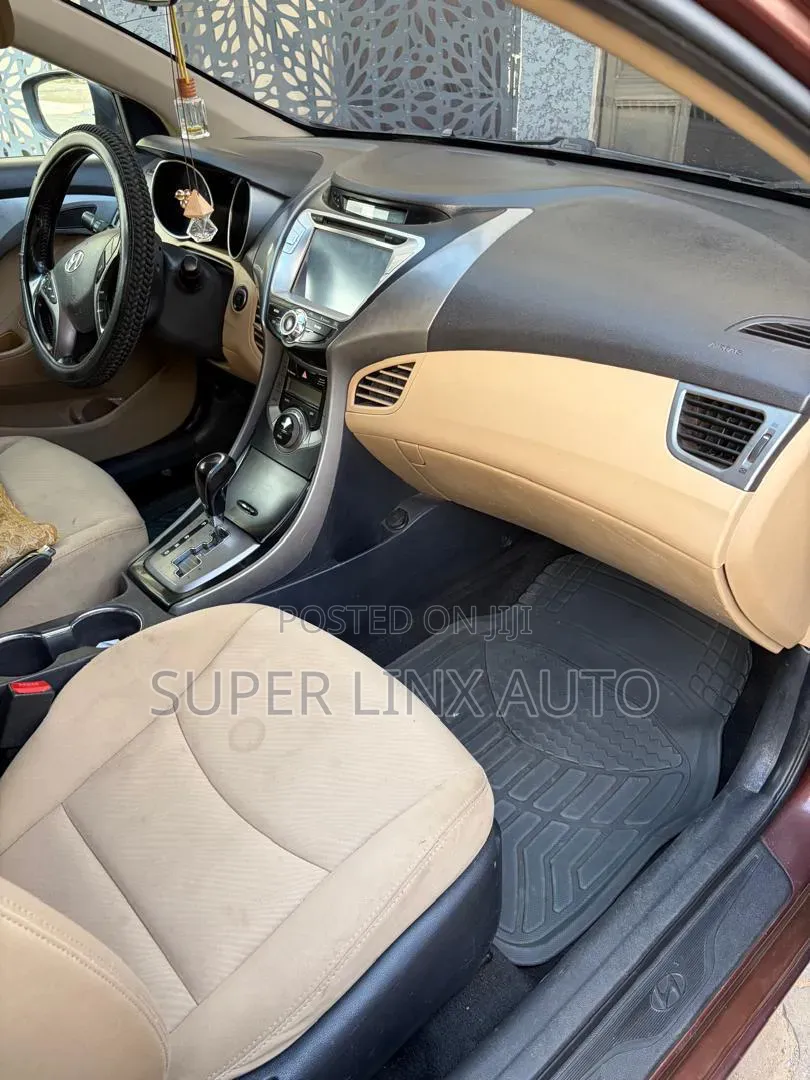 Hyundai Elantra 2013 Gold