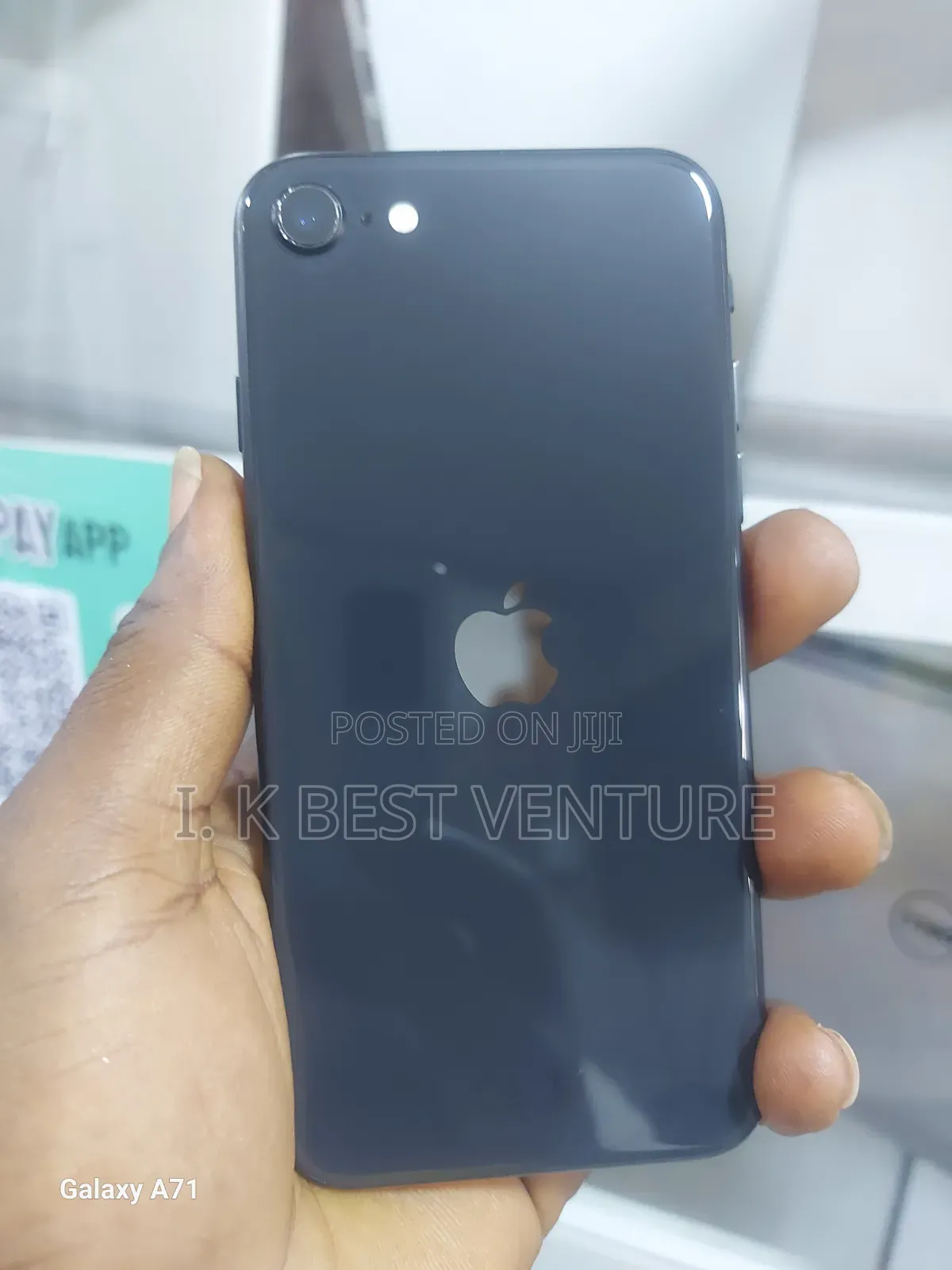 Apple iPhone SE (2020) 64 GB Black