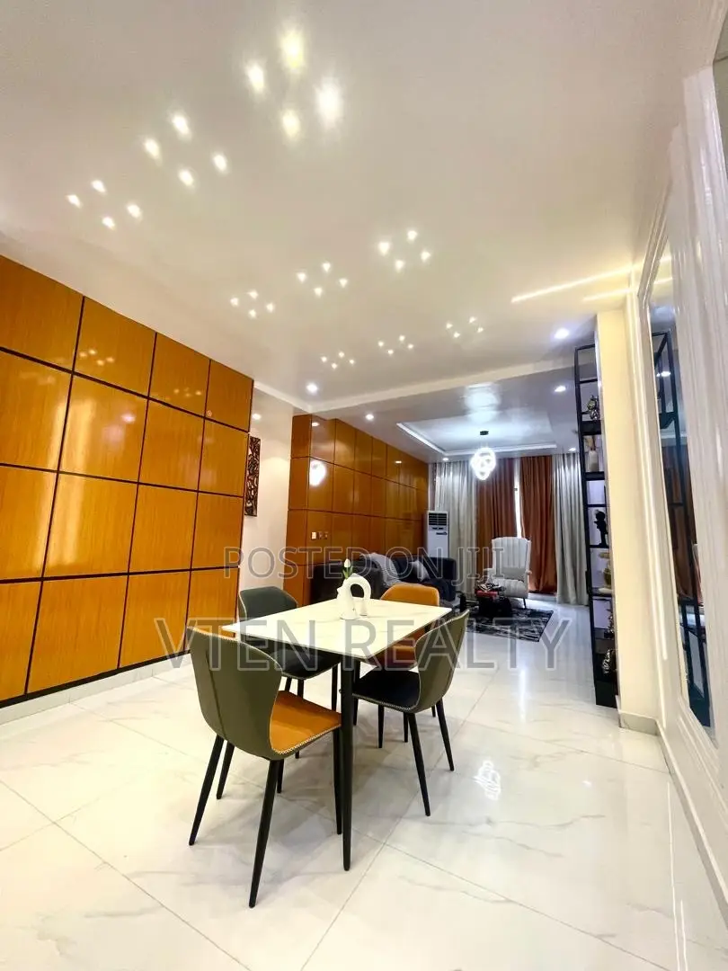 Luxury 2-Bedroom Apartment With Pool and Ps5