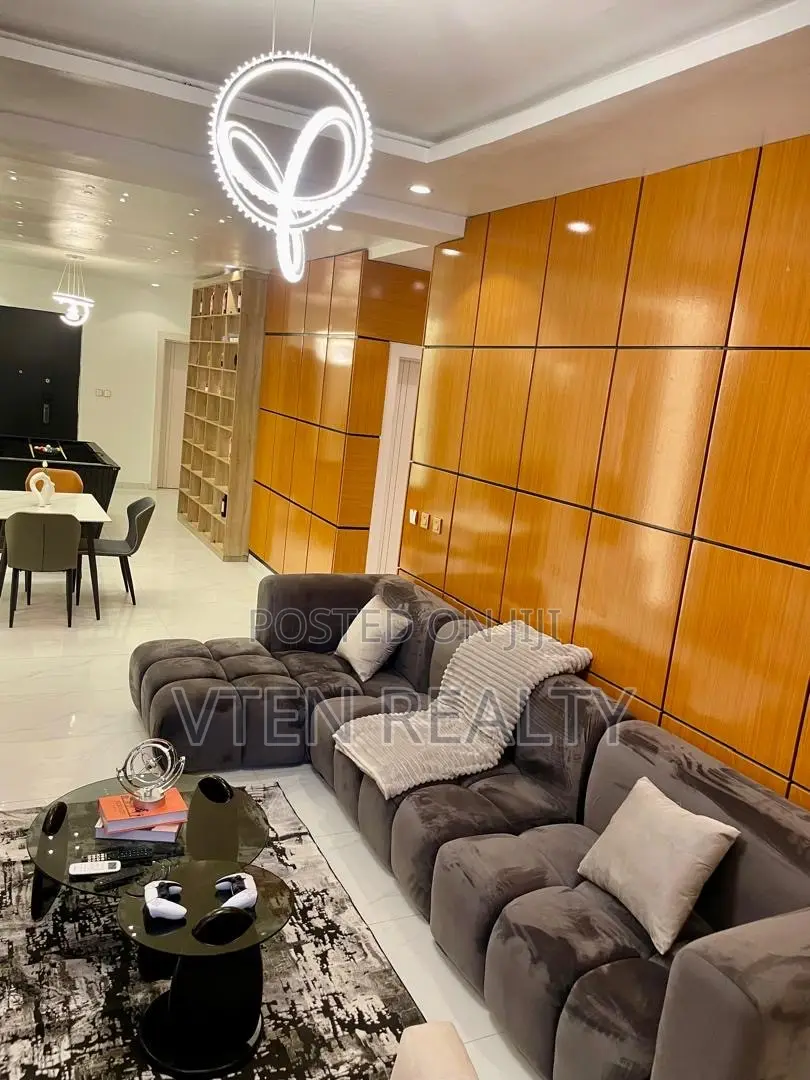 Luxury 2-Bedroom Apartment With Pool and Ps5