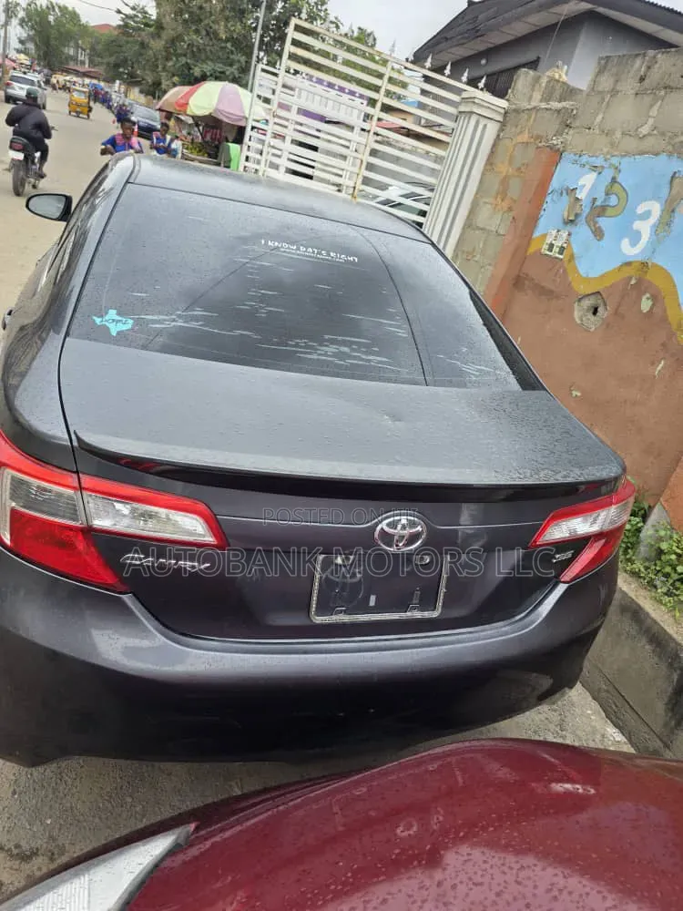 Toyota Camry SE 4dr Sedan (2.5L 4cyl 6A) 2012 Gray