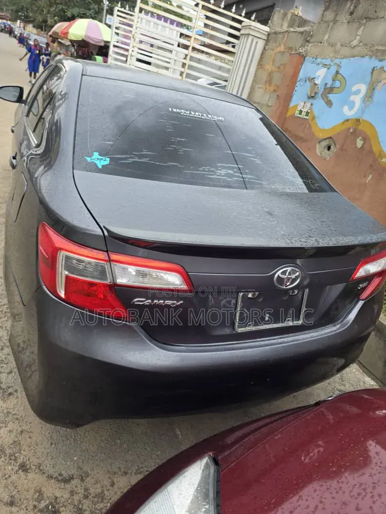 Toyota Camry SE 4dr Sedan (2.5L 4cyl 6A) 2012 Gray