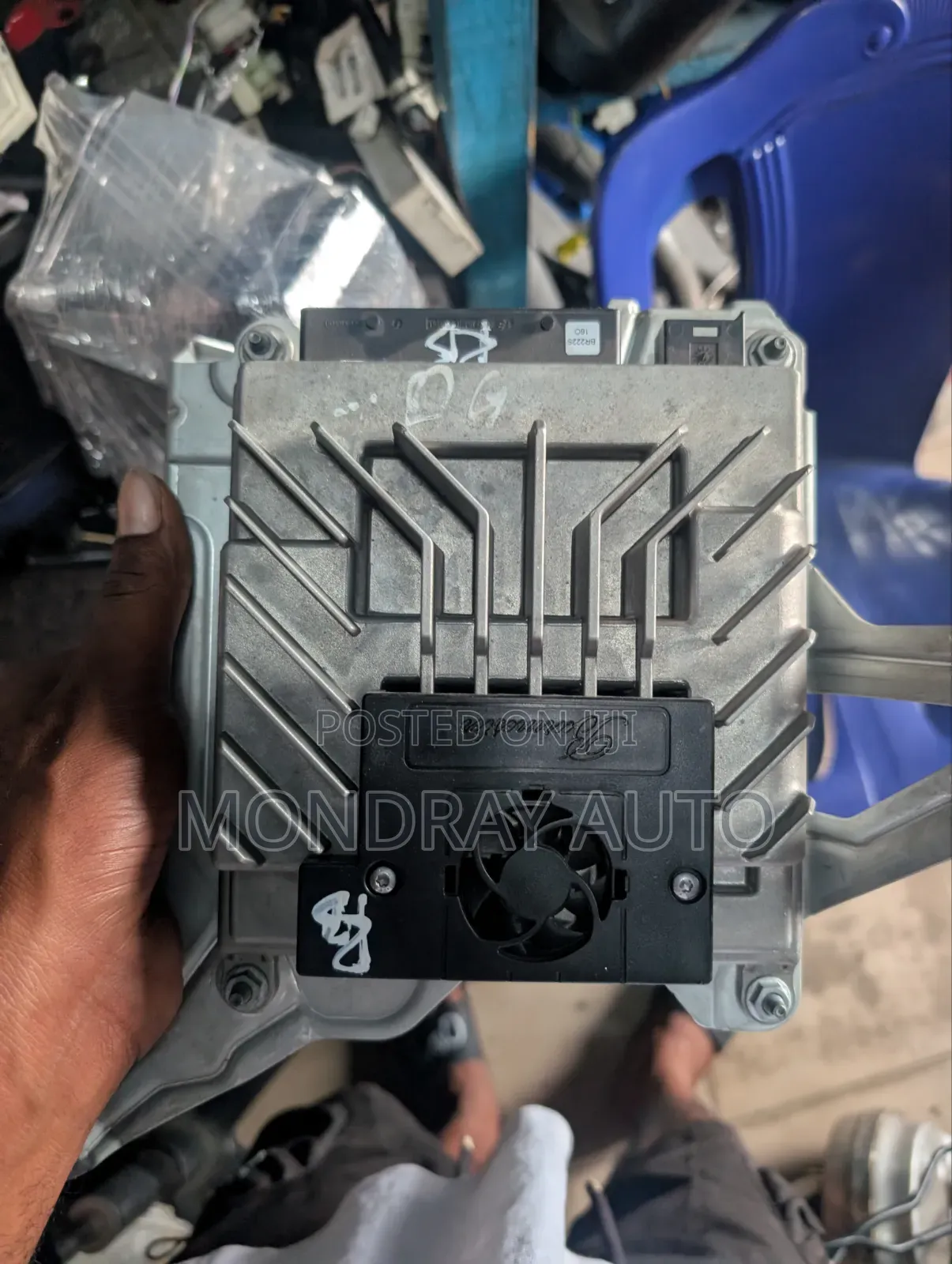 Mercedes Benz Amplifier
