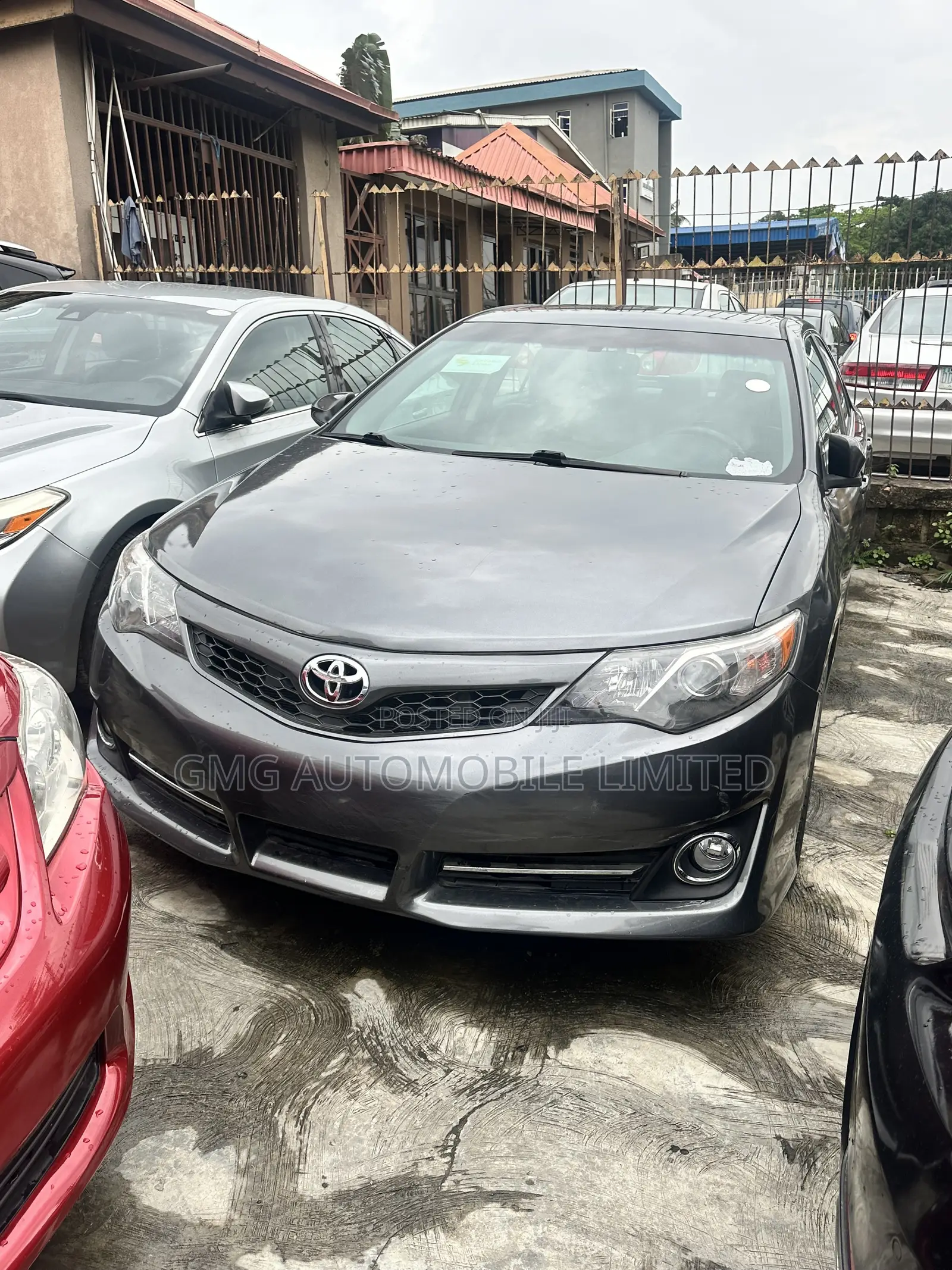 Toyota Camry SE V6 4dr Sedan (3.5L 6cyl 6A) 2013 Gray