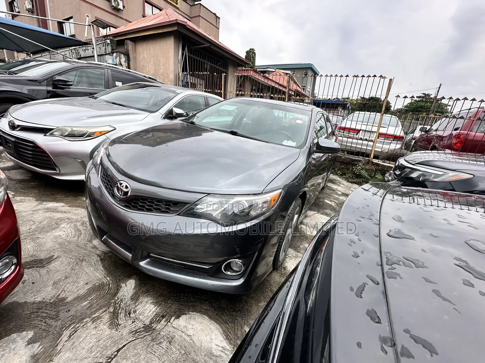 Toyota Camry SE V6 4dr Sedan (3.5L 6cyl 6A) 2013 Gray