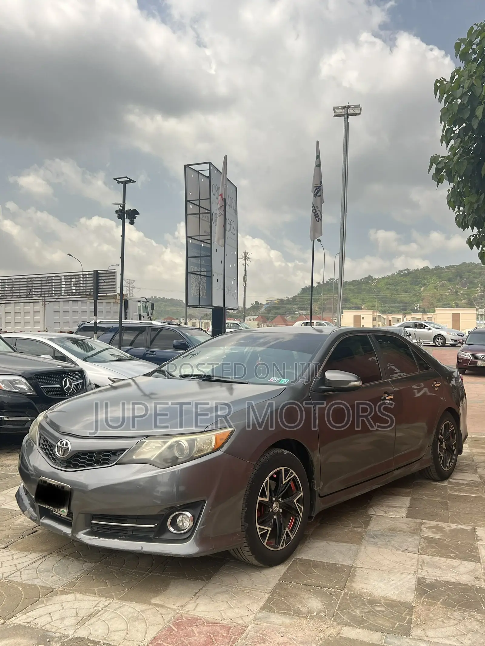 Toyota Camry SE 4dr Sedan (2.5L 4cyl 6A) 2013 Gray