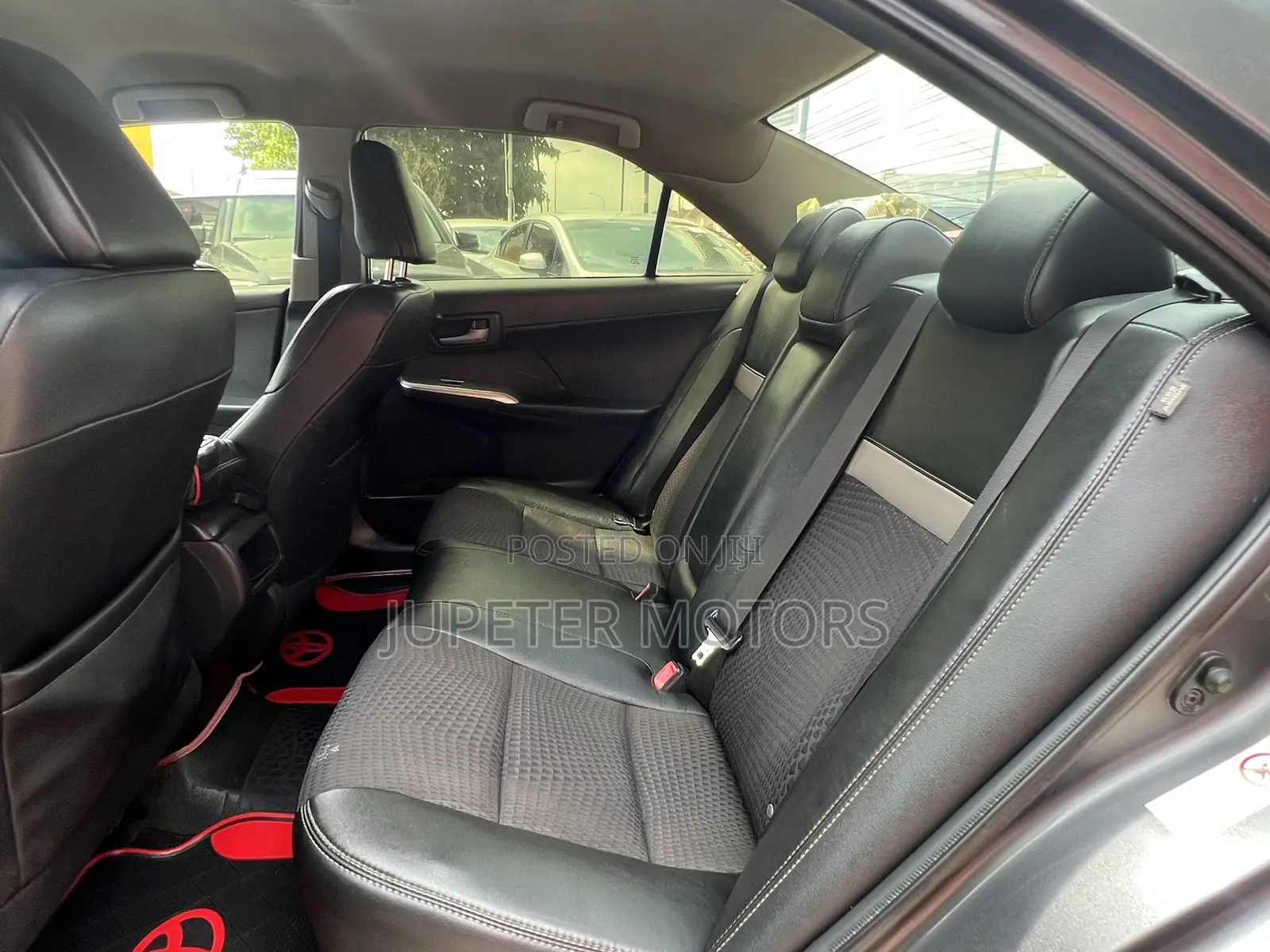 Toyota Camry SE 4dr Sedan (2.5L 4cyl 6A) 2013 Gray