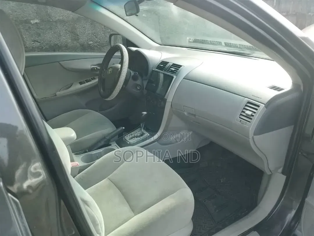Toyota Corolla 2011 Gray