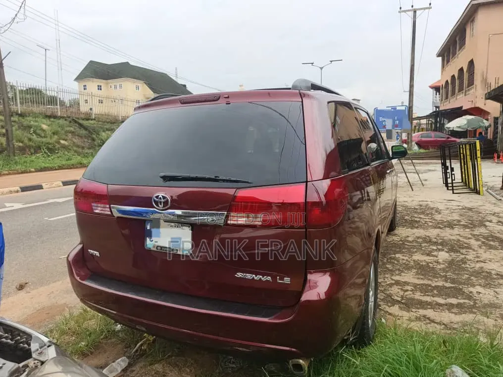 Toyota Sienna 2006 Red