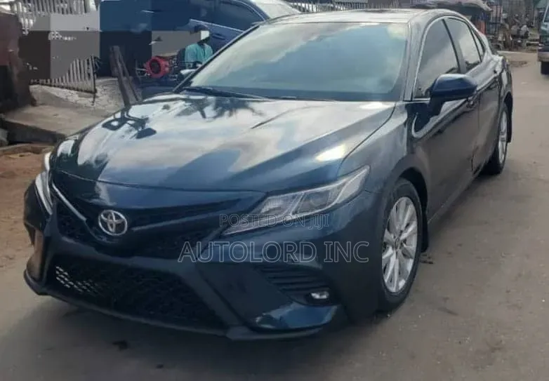 Toyota Camry LE FWD (2.5L 4cyl 8AM) 2018 Gray