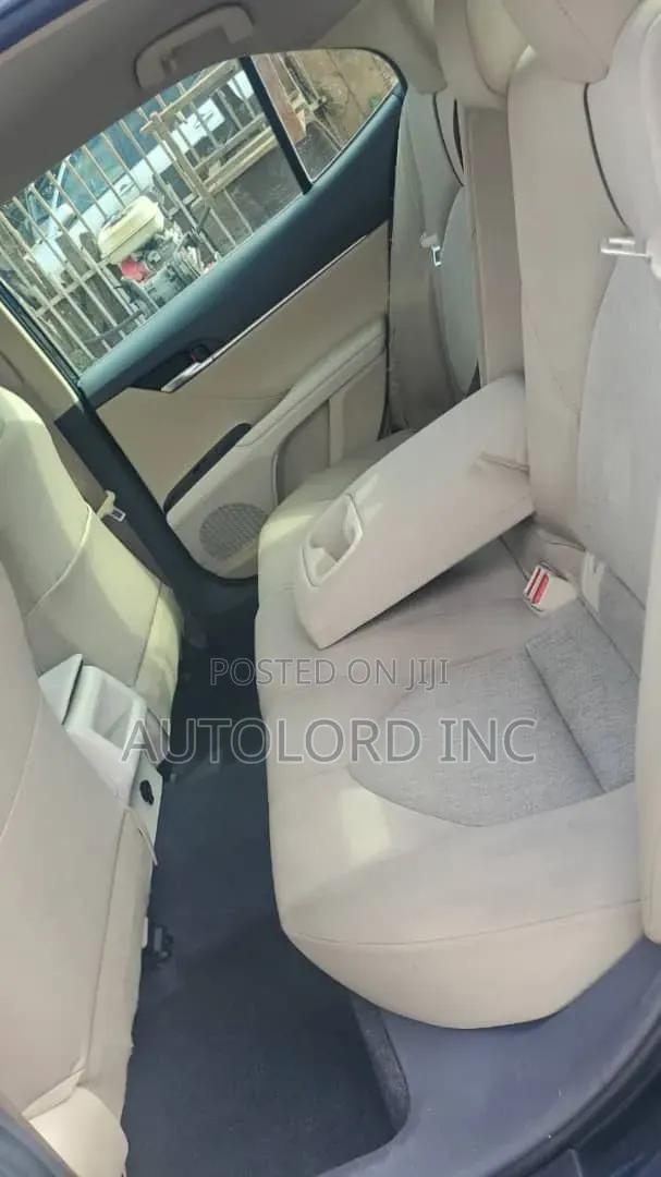 Toyota Camry LE FWD (2.5L 4cyl 8AM) 2018 Gray