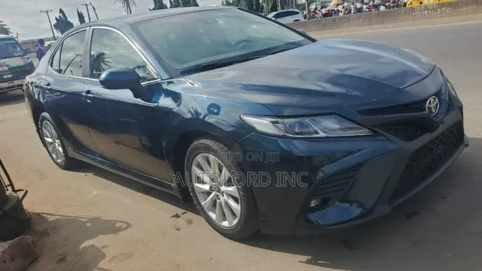 Toyota Camry LE FWD (2.5L 4cyl 8AM) 2018 Gray