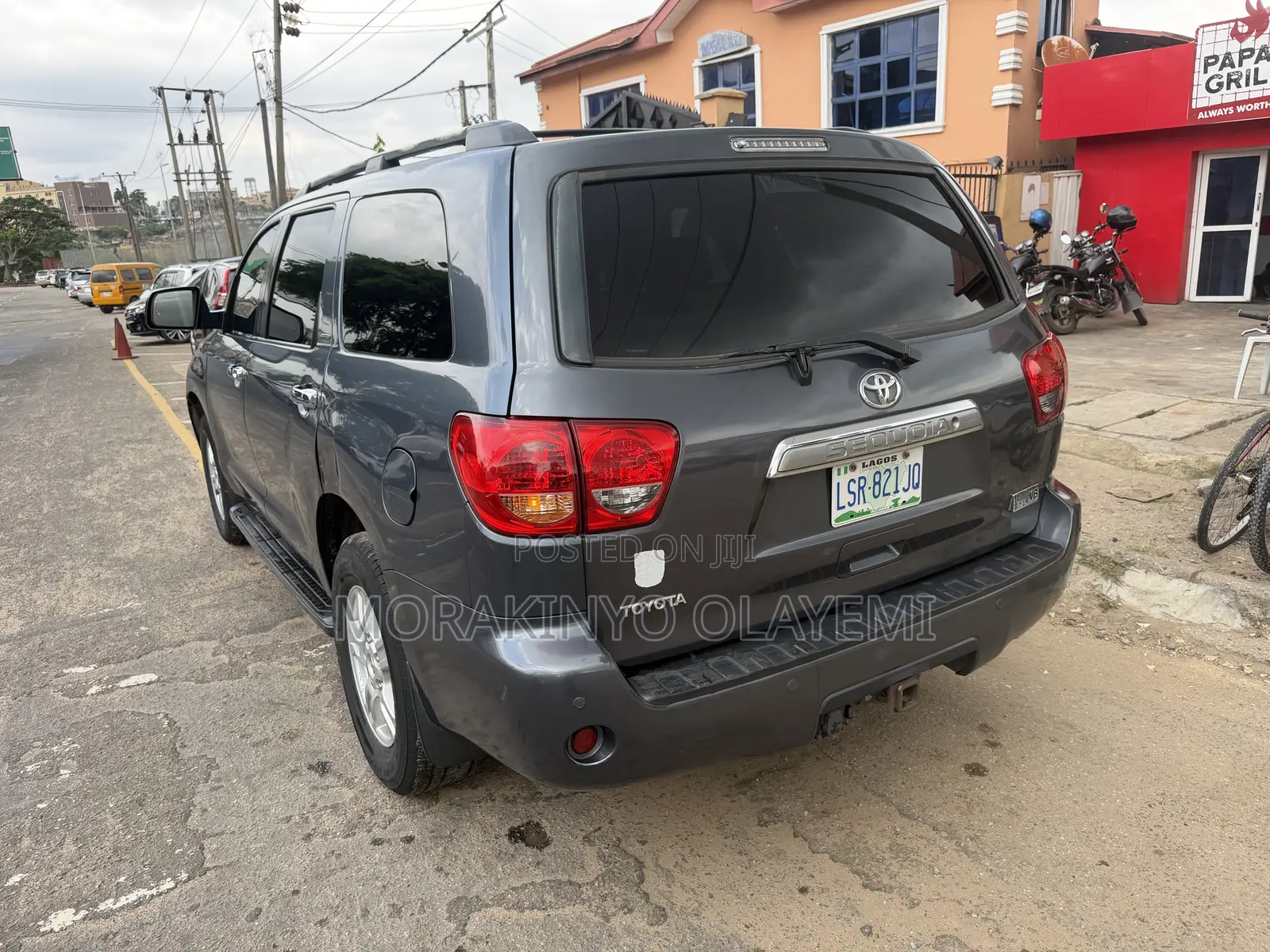 Toyota Sequoia Limited FFV 4dr SUV 4WD (5.7L 8cyl 6A) 2009 Gray