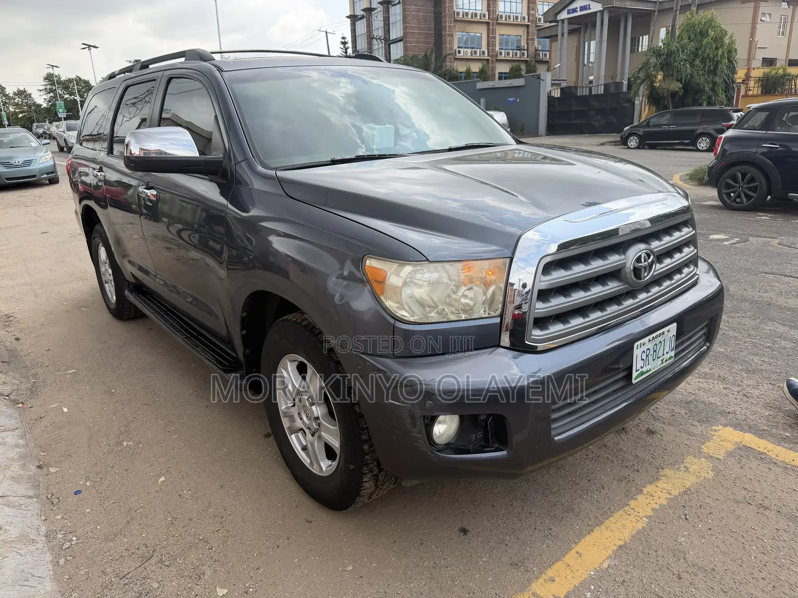 Toyota Sequoia Limited FFV 4dr SUV 4WD (5.7L 8cyl 6A) 2009 Gray