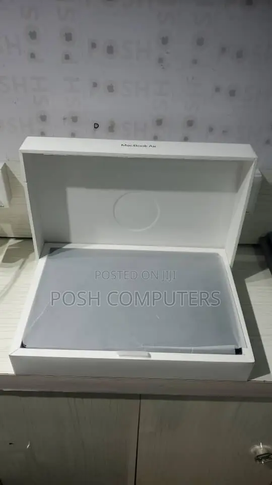 New Laptop Apple MacBook Air 2023 M2 8GB Apple M2 SSD 256GB