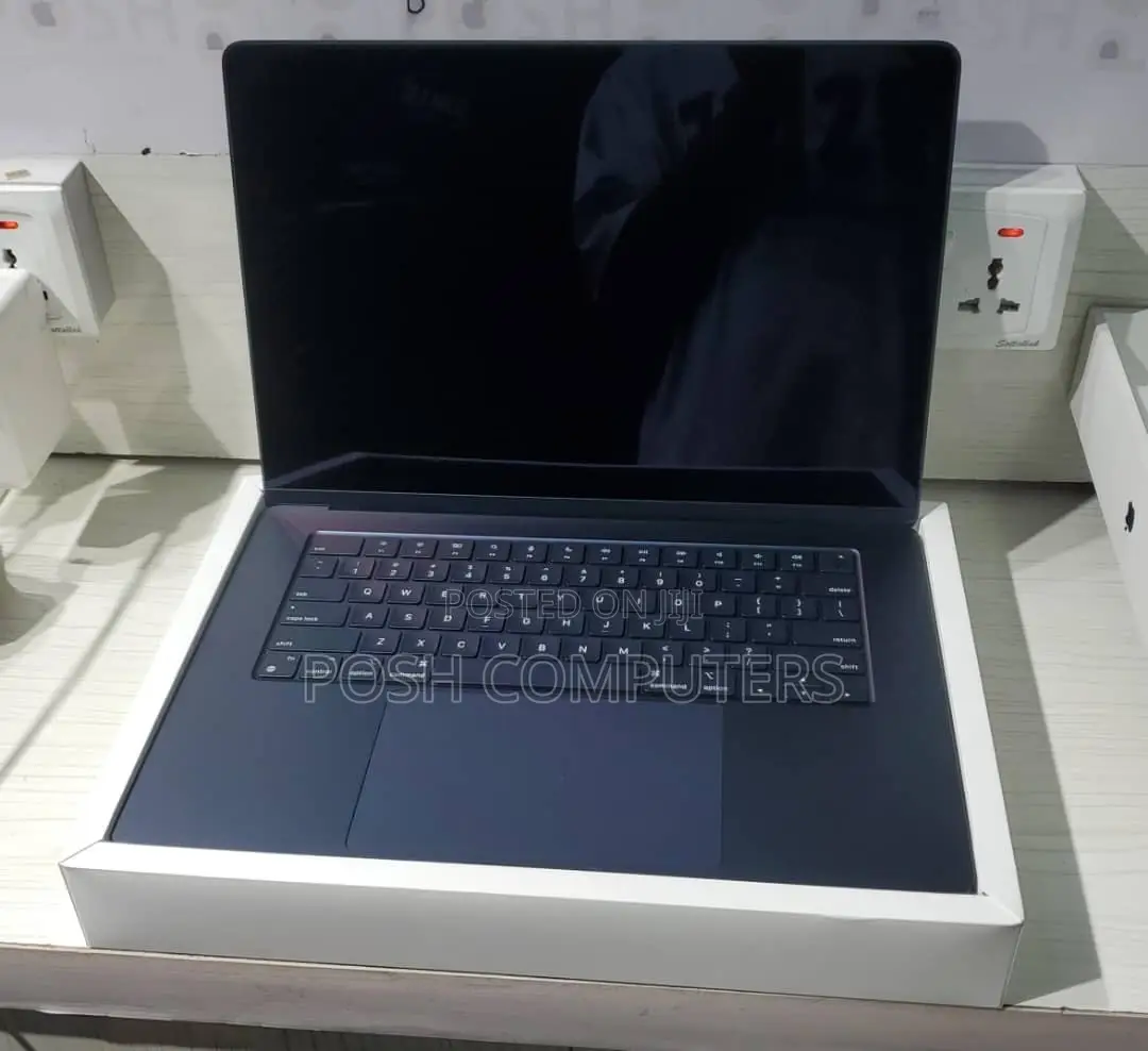 New Laptop Apple MacBook Air 2023 M2 8GB Apple M2 SSD 256GB