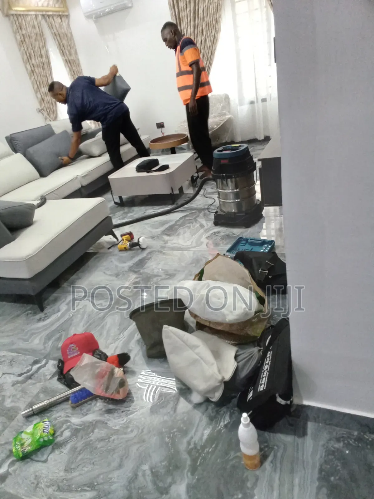 Expert Sofa and Couch Deep Cleaning