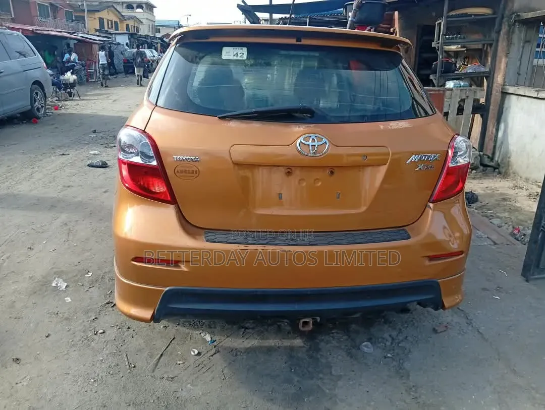 Toyota Matrix 2010 Orange