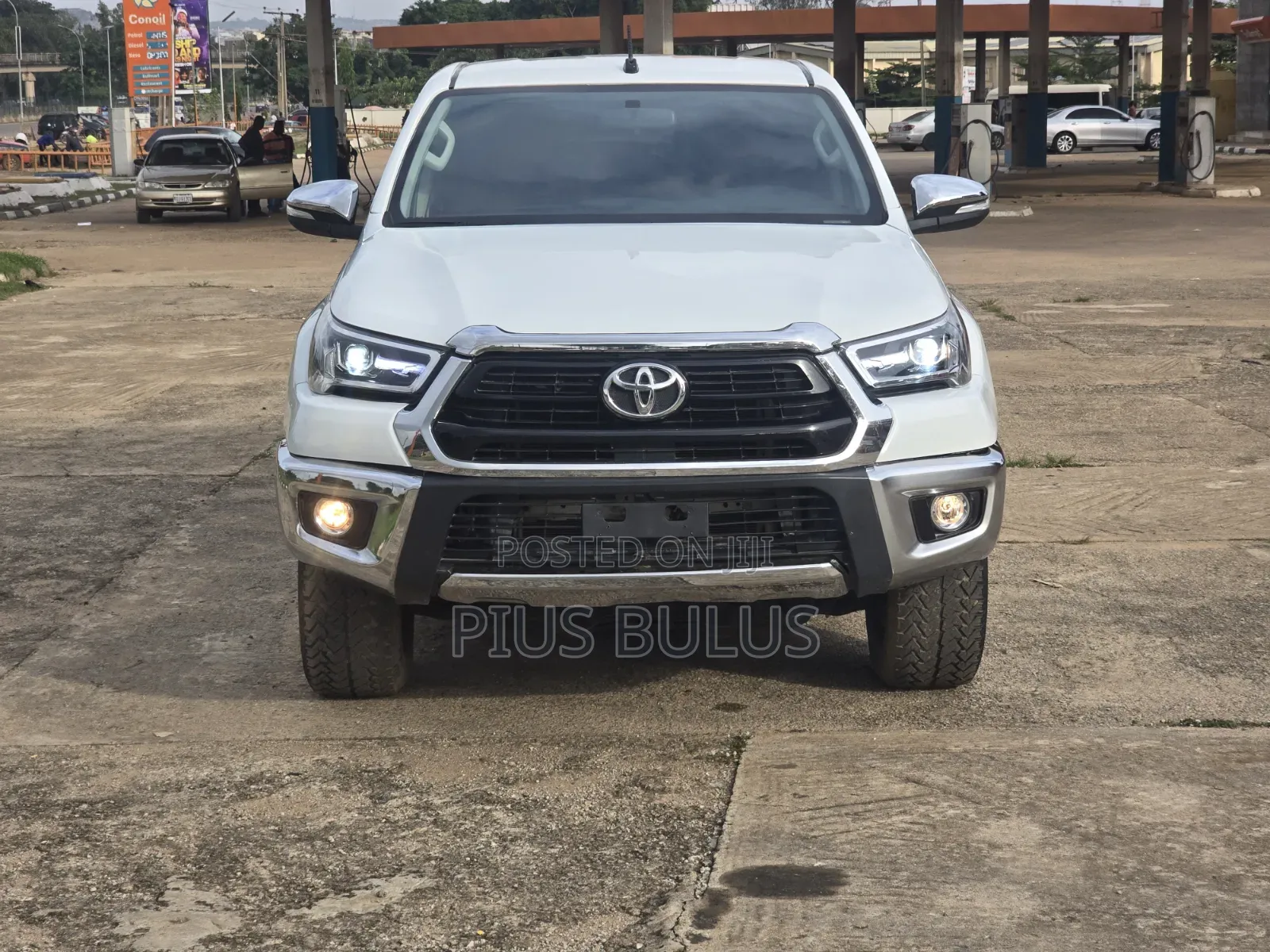 Toyota Hilux 2020 White