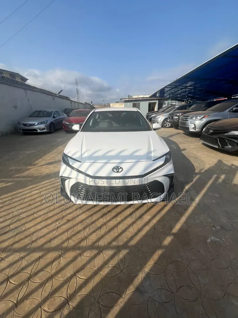 Toyota Camry 2025 White