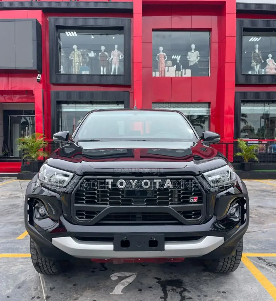 New Toyota Hilux 2026 Black