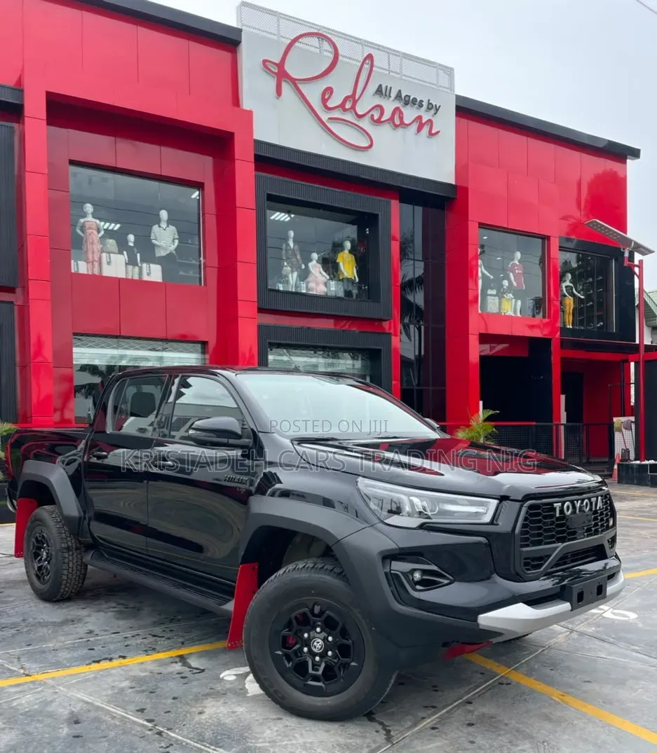 New Toyota Hilux 2026 Black