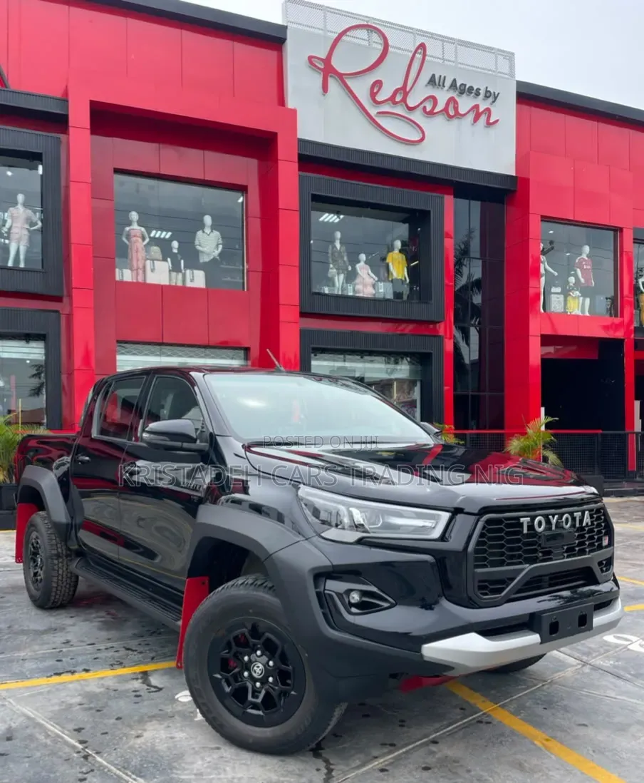 New Toyota Hilux 2026 Black